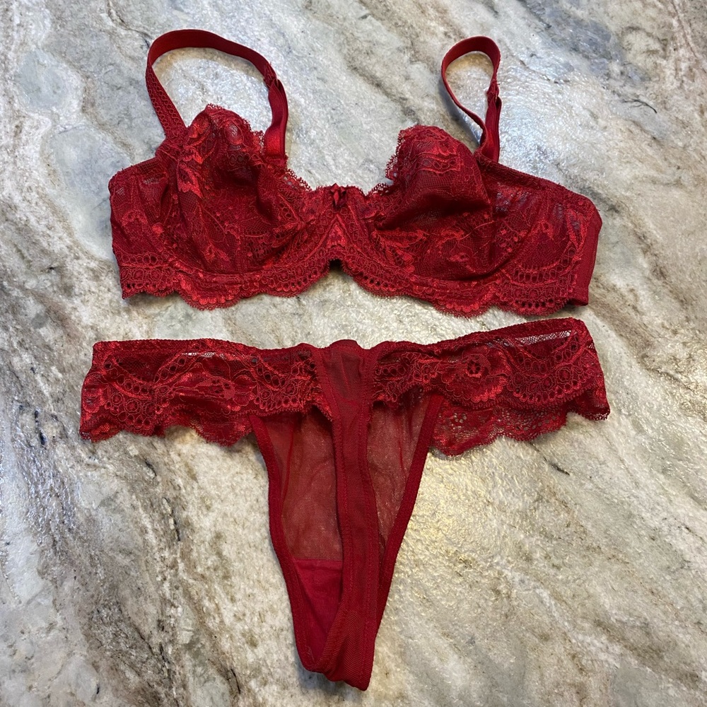 Le Mystere lace Isabella bra & panty set red 32D and small panty - Picture 2 of 6